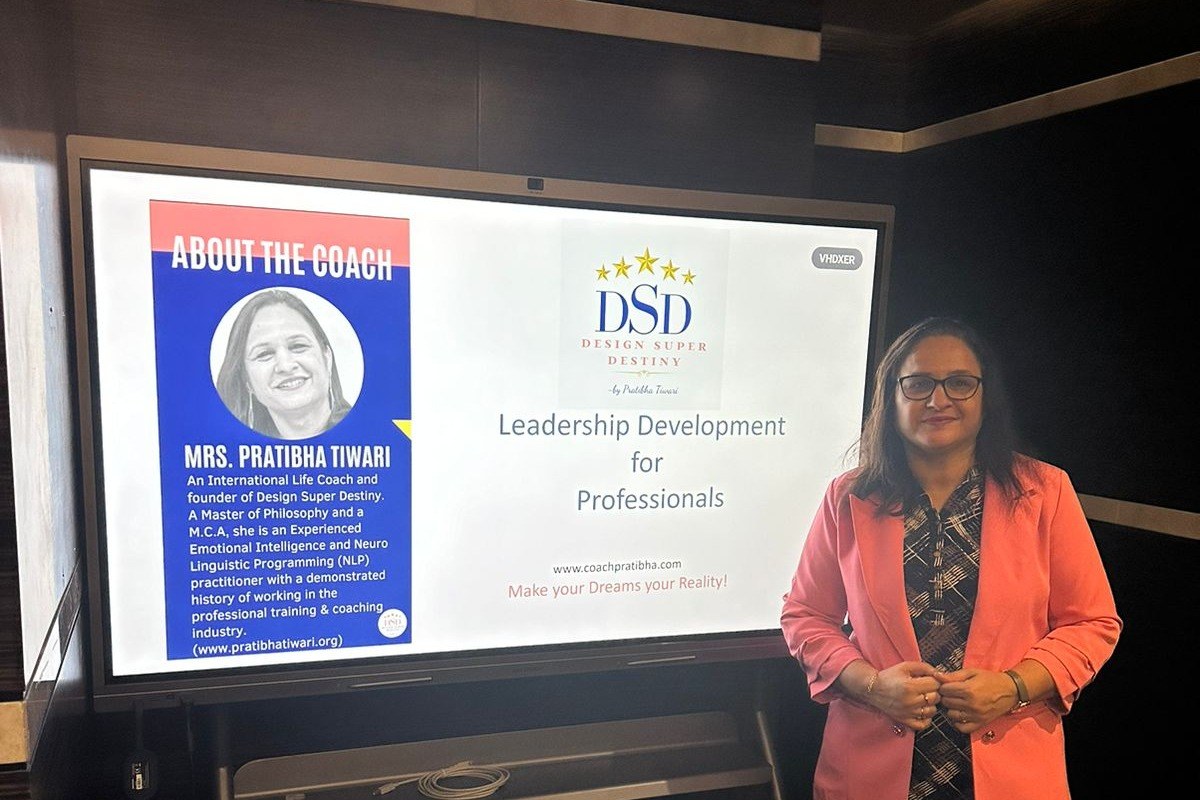 Pratibha Tiwari leading a leadership development session for professionals in the UAE